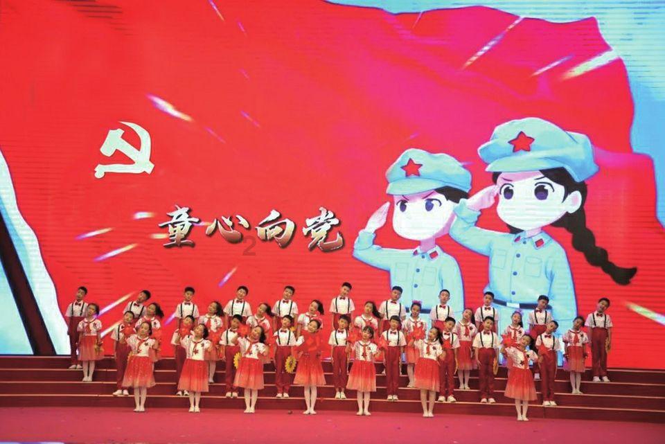 救援顽皮的小女孩